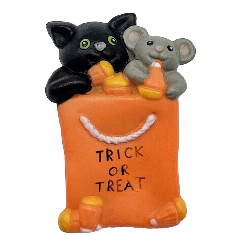 Kitschy Halloween Black Cat And Mouse In A Trick Or Treat Bag Pin Brooch Vintage